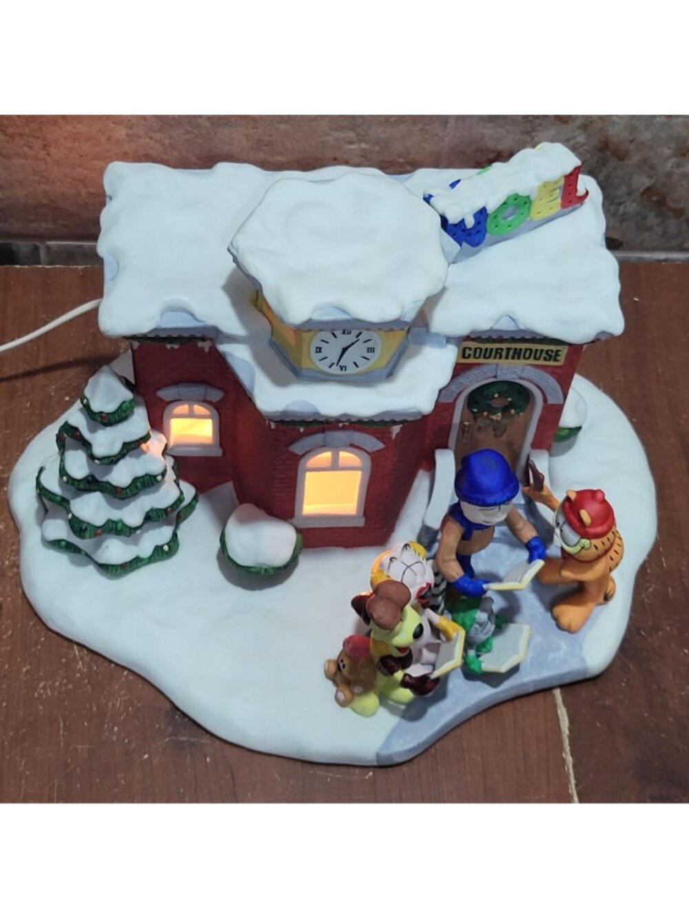 Vintage 1995 Danbury Mint Garfields Christmas Village The Court House Lighted NI - Picture 8 of 11